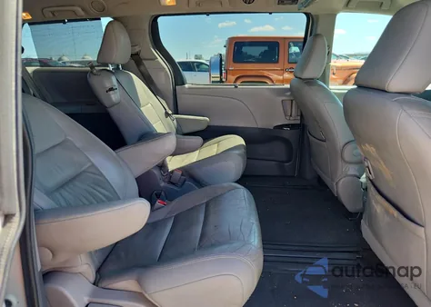 2015 Toyota Sienna Xle z USA, uszkodzony, nr VIN 5TDYK3DC6FS622465